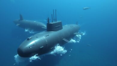 Submarino do tráfico em operação no mar.