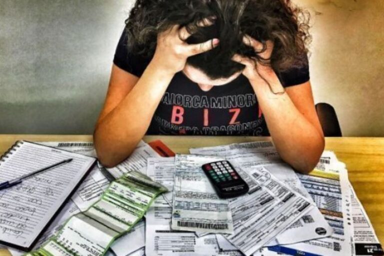 Nome negativado por dívida que não é sua: como contestar e quais documentos guardar
