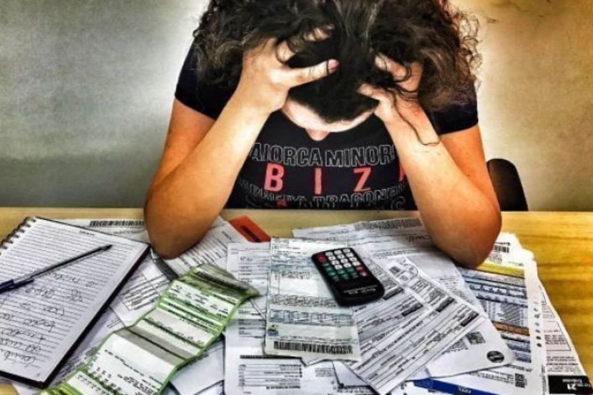 Nome negativado por dívida que não é sua: como contestar e quais documentos guardar